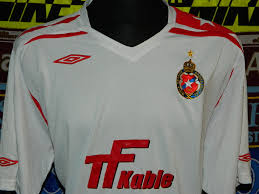 Great selection of clubs, national teams and colours in all sizes. Wisla Krakow Weg Fussball Trikots 2008 2009