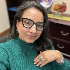 Who here in Augusta knows how to do henna designs ?? I want one for my  birthday