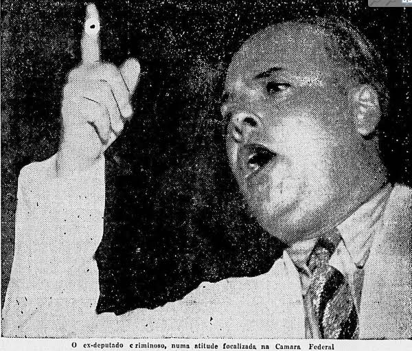 Dr. Paulino Müller, médico capixaba, foi Prefeito de Vitória entre 04/07/1936 a 29/11/1937. Foi assassinado em 1938 deixando viúva Dona Maria Luiza Carneiro de Campos Muller, famosa pianista capixaba e a filha