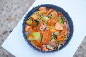 Saya sendiri kenal resep ini sambil lihat bikinnya waktu dibikinin sama cahyanti, rekan kerja. Diah Didi S Kitchen Cap Cay Kuah Merah Semarangan