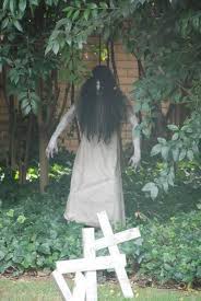 Check out these outdoor halloween decorations to turn your. 25 Cool And Scary Halloween Decorations Home Design And Int Cheap Scary Halloween Decorations Scary Halloween Decorations Outdoor Scary Halloween Decorations