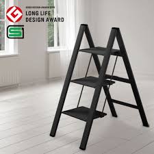 折り畳んだ時のスリムさ スッキリさがスゴイ 楽天マラソン 最大p45倍 ナローステップ3段 ブラック グッドデザイン賞 軽量 アルミ材質 ステップ台 踏み台 脚立 おしゃれ フットスツール 踏台 ステップスツール キッチン 折り畳み diy リフォーム 模様替え 持ち