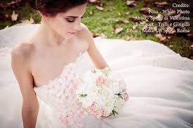 Abiti dai tessuti delicati e fluenti, dettagli brillanti, scollature vertiginose sulla schiena, spacchi e trasparenze sensuali, questo e molto altro ancora è la collezione per il prossimo anno. Bouquet Per Abito Rosa Cipria Idee E Consigli Per Un Look Perfetto