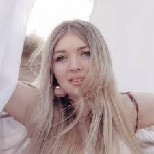 Tori Harper's Instagram, Twitter & Facebook