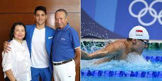 Joseph schooling poses with his gold medal after winning the men's 100m butterfly final. 8avjknzl1yay0m