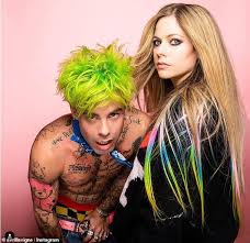 The two couples went out on the town. Avril Lavigne And Beau Mod Sun Enjoy A Double Date With Megan Fox And Machine Gun Kelly Aktuelle Boulevard Nachrichten Und Fotogalerien Zu Stars Sternchen