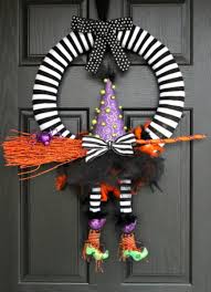 Dress up your door with these easy diy wreath ideas that work for most, if not all, of the year. 13 Easy Diy Halloween Wreaths You Will Be Dying To Make Holidappy