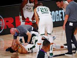 Midway through the third quarter between his milwaukee bucks and the atlanta hawks. Giannis Antetokounmpo Injury Update Bucks Star Exits Game 4 Sports Illustrated