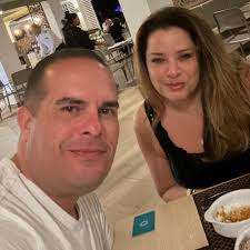 Unique thin crust pie recommendations for a party of seven