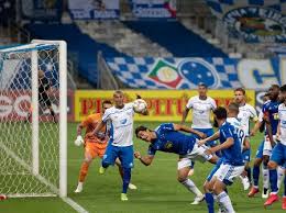 Treinadores com estilos diferentes e que revelam o dilema … Serie B Cruzeiro X Avai
