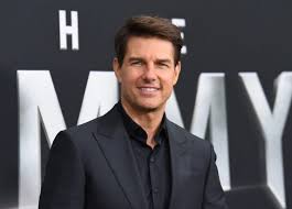 With a height of 5 feet 9 inches, cruise is in the league of some of the towering luminaries in hollywood. Is Kevin Hart Taller Than Tom Cruise How Tall Is Kevin Hart Really
