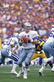 Quarterback Danny White Of The Dallas Cowboys Looks To Pass During A Dallas Cowboys Dallas Cowboys Players Cowboys