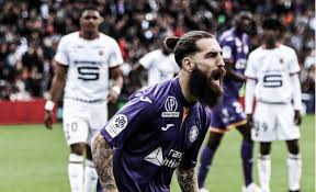 Sporundibi.com ve levent ümit erol'un haberine göre geçtiğimiz hafta babasıyla gelerek imzaların atıldığı jimmy durmaz, resmen galatasaray'da. Jimmy Durmaz Dan Galatasaray A Yesil Isik Panorama News