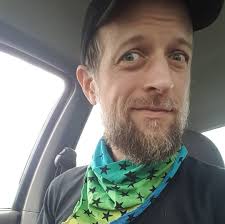 I have a Hammond Elegante with internal and external Leslie Speakers in  Portugal. Internal Leslira makes a rattling sound, external Leslie box  needs a service. And if possible, the Hammond Elegante needs