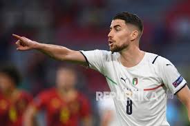 12 jorginho conquistou o título, sendo decisivo nas semifinais, onde bateu o pênalti que classificou a itália contra a espanha. Vs Italia Azpilicueta Minta Spanyol Batasi Gerak Jorginho Republika Online