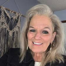 Leslie Gayle's Instagram, Twitter & Facebook