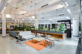 Take A Tour Of The Offices Of Studio 5b Design By Praxis Https Osna Ps 2h8uhggpic Twitter Com Qhj8 Interieur De Bureau Bureau Lumineux Amenagement Bureau