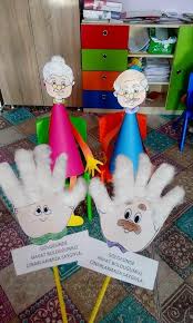 Tener abuelos es un gran regalo de la vida y no cabe ninguna duda de que su papel en la familia es fundamental. Presentes Y Manualidades Para El Dia De Los Abuelos Manualidad Para Los Abuelos Manualidades Para Ninos Pequenos Manualidades