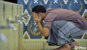 Wudhu merupakan aktivitas yang dilakukan oleh orang untuk mensucikan diri dari hadast dan cara membersihkan najis kecil dengan menggunakan air yang dilakukan dalam agama islam sebelum. Inilah 15 Manfaat Air Wudhu Bagi Kesehatan Hasilnya Subhanallah