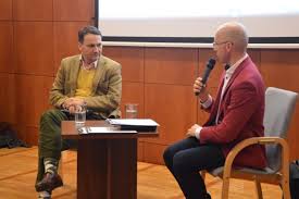 Praktycznie każda wojna kończy się cierpieniem ludności cywilnej. Radoslaw Sikorski Spotkal Sie Z Wejherowianami W Wck U Zdjecia Wejherowo Nasze Miasto