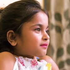 19-year-old gets mistaken for toddler because she's just 3ft tall