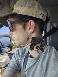 Does anyone know someone who could do this cover up? I dont want the shape  behind it, just the rose design. Lmk please! Hoping to book soon.