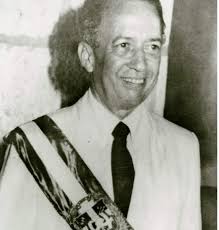 Esta interesante história de jefes de la Policía Naciónal, que luego  ocuparon la secretaria de las Fuerzas Armadas y tambien secretarios de las  Fuerzas Armadas, son designados jefes de policía. Breve resumen,