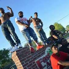 이 글에서 김 의원은 '의장님'이라는 직책을 생략한 데다 욕설을 연상케 하는 'gsgg'라는 단어를 썼다. Gsgg Home Facebook