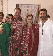 Sunielshetty With Wife Manashetty At Sanjaydutt Maanayatadutt S Wedding Indian Celebrities Bollywood Wedding Bollywood Stars