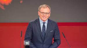 Armin wolf rap hip hop beat free 2019 öh politik fck nzs. Fpo Chef Strache Entschuldigt Sich Bei Orf Moderator Wolf Br24