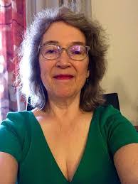 Laura Vines's Instagram, Twitter & Facebook