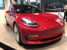 Tesla Model 3 Reaches European Tesla Stores To A Jam Packed Show Galleries Met Afbeeldingen