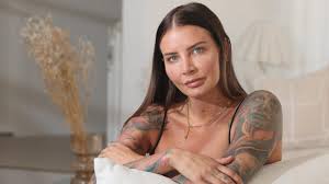 Gold Coasts Evelyn Miller has two vaginas: ex-nurse turns to OnlyFans with  rare medical condition | Gold Coast Bulletin