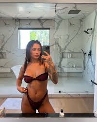 Lavaxgrl: Your Sexy 54 Busty Girlfriend (OnlyFans Review) | fanscribers.com