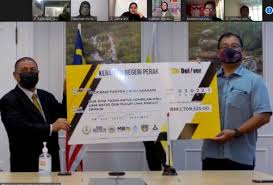 Maklumat yab menteri besar johor sedang dikemaskini. Menteri Besar Perak Lancar Program Tuisyen Cikgu Saarani Astro Awani