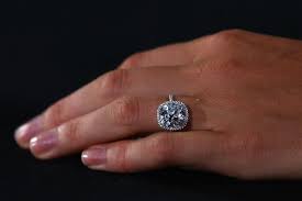 Caroline Wozniacki S Engagement Ring From Golfer Rory Mcilroy Congrats Woz Celebrity Engagement Rings Engagement Rings Engagement