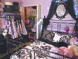 Http Jaynejezebelle Tumblr Com Post 80328288548 My New Room Is Freakin Sweet If I Do Say So Gothic Bedroom Goth Home Decor Gothic Room