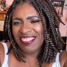 Lisa Diggins's Instagram, Twitter & Facebook