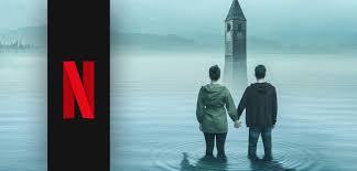 A secret's out as thomas ventures into the darkness to find anna. Curon Bei Netflix Gibt Es Den Kirchturm Im See Wirklich