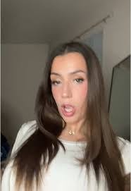 Heather Renick's Instagram, Twitter & Facebook