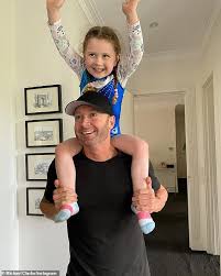 5 ft 9 in (1.75 m) playing position(s): Michael Clarke Loves To Play With His Daughter Kelsey Lee