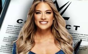 Kelly Kelly Signs WWE Legends Deal