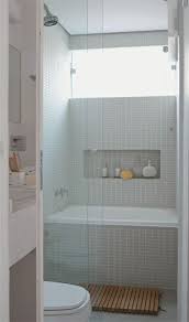 Sobrado Com Atmosfera Feminina Bathrooms Remodel Small Bathroom Narrow Bathroom