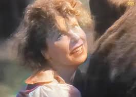 Fingerstyle cover of Olivia Newton John's 1971 hit, BANKS OF THE OHO. For  those interested to do chord melody or fingerstyle, this is a relatively  easier one to learn. I'm surprised upon