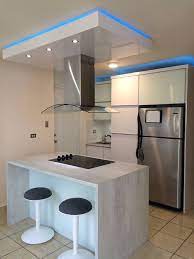 Con este material usted o su inversión que con tanto sacrificio. Gabinetes De Cocina En Pvc Blanco Estilo Moderno Con Isla Y Extractor Extractores De Cocina Gabinetes Cocina Diseno De Gabinete De Cocina