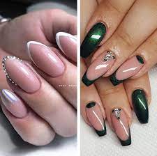 Add a beautiful flower design on top of your french tips to give that glowing and elegant feel to the design. Pin On Unghii Cu Gel