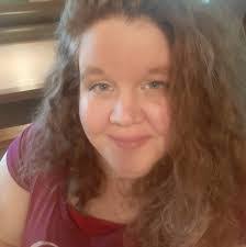 Billie Leighton's Instagram, Twitter & Facebook