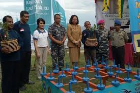 Sejarah asal mula seni trai kuda lumping, banyak diyakini adalah sebuah bentuk dukungan rakyat jelata terhadap pasukan berkuda pangeran diponogoro dalam menghadapai penjajah belanda. Garuda Gandeng Tni Al Tanam 2 400 Terumbu Karang Di Laut Ambon Halaman All Kompas Com