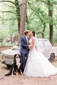Hier haben wir für sie zusammengefasst, nach wie viel jahren man welchen hochzeitstag feiert und wie man die verschiedenen hochzeitstage bezeichnet. Moderne Hochzeit In Einem Idyllischen Waldschlosschen Kirchenlieder Hochzeit Hochzeit Lieder Einzug Lieder Hochzeit Kirche