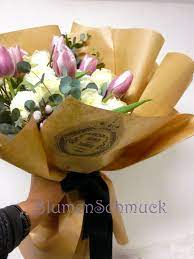Wrapping By Brown Paper Lush Trendy Flowers Flowers Bouquet Flower Shop Display